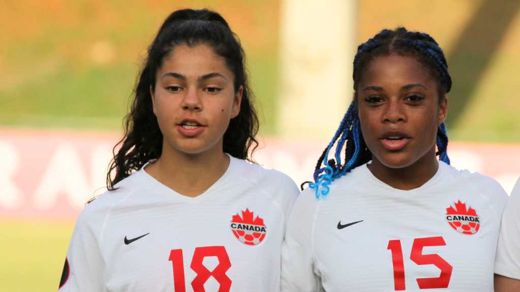 canada players sing national anthem